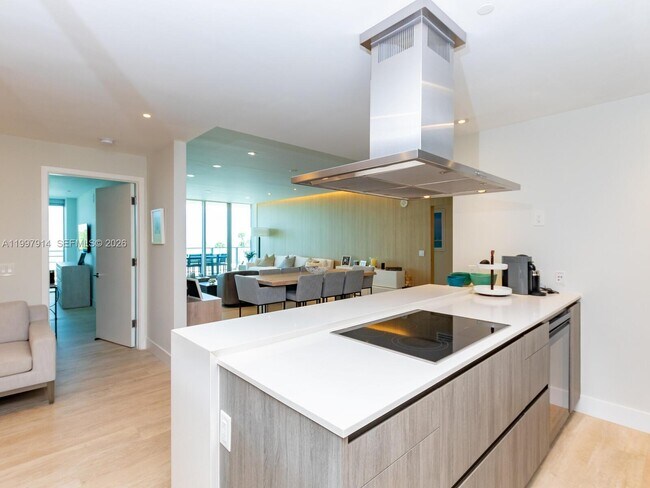 Building Photo - 360 Ocean Dr