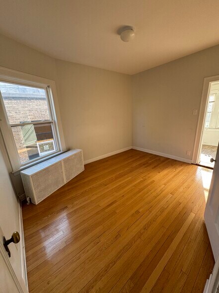 Building Photo - 6208 N Artesian Ave
