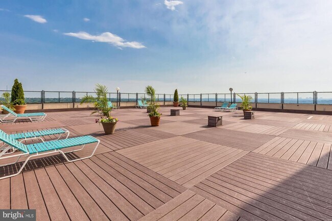 Building Photo - Sun-Filled 1BR/1.5BA with Garage Parking in The Willoughby!