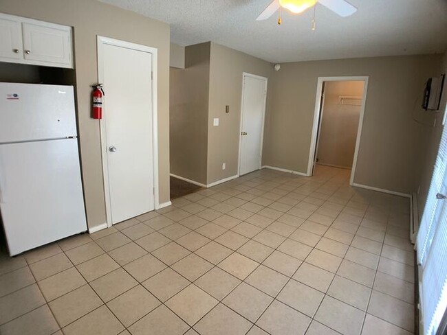 Building Photo - 2 Bed Duplex in Bridgman with attached garage!