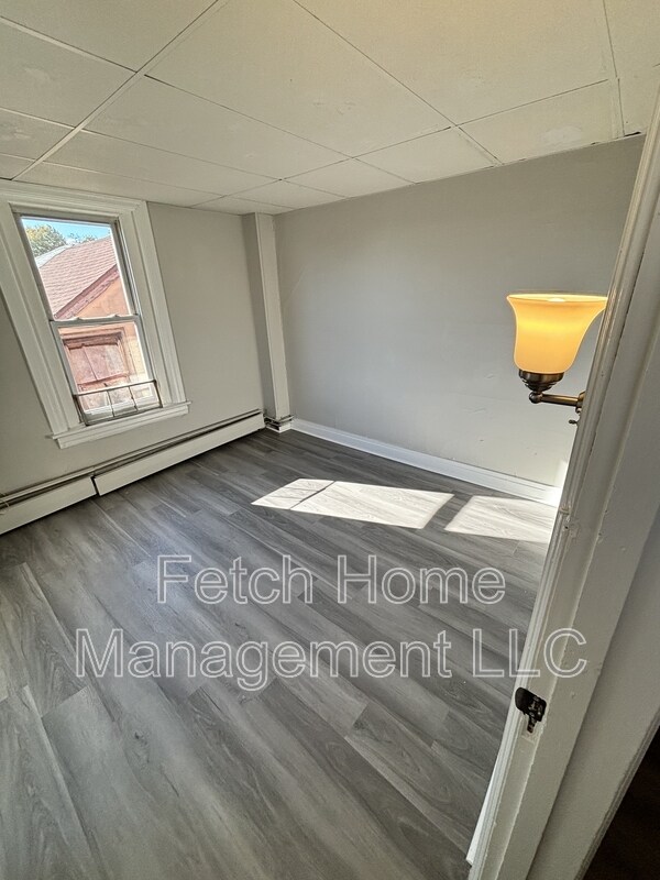 Building Photo - 818 Church St