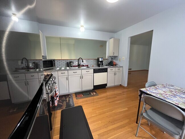 Building Photo - 965 Amberwood Pl