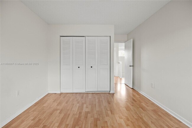 Building Photo - 10073 SW 117th Ct