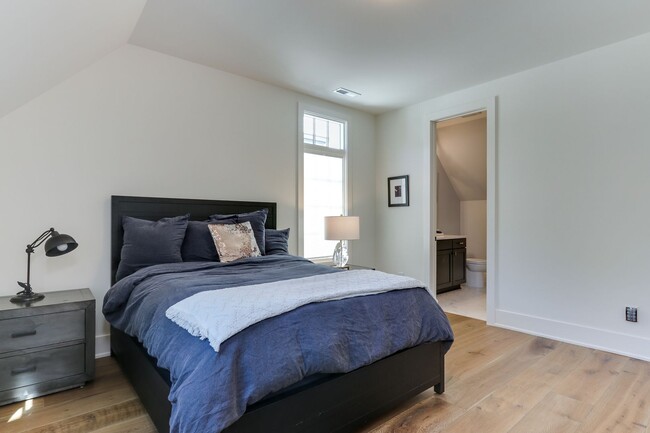 Building Photo - Extrordinary 4BD, 4.5BA Raleigh Home in an...