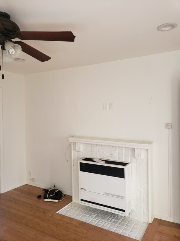 Living room - 1134 N Mariposa Ave