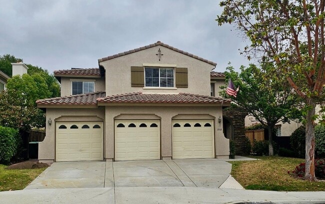 Building Photo - Close to Camp Pendelton Spacious 6-bedroom...