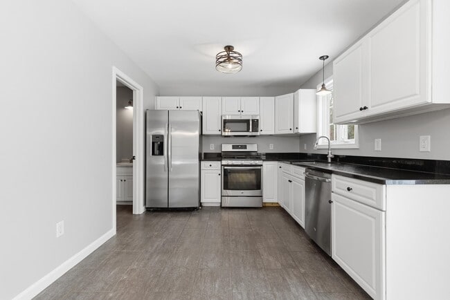 Building Photo - 6 Mulberry Ln