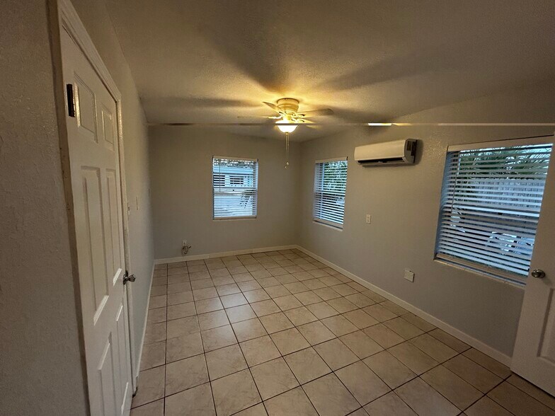 Building Photo - 14018 E Parsley Dr