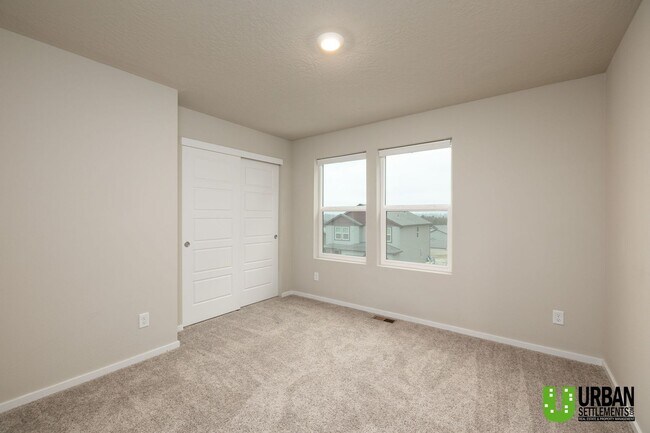 Building Photo - 12406 E Dickens Ln