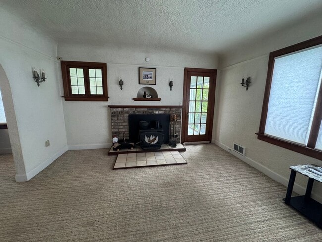 Building Photo - Farmhouse Short Term Partially Furnished (Available now through September)