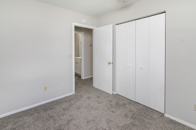 Building Photo - 1207 Middleneck Dr