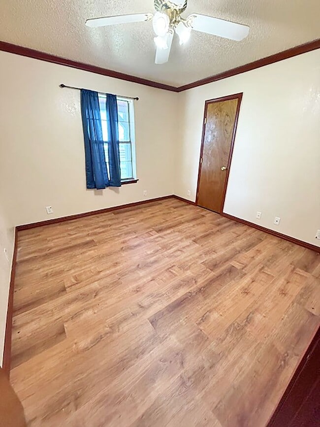 Building Photo - Nice 3 Bdrm 2 Bath Home in Decatur Texas