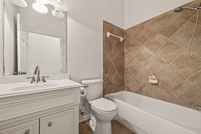 Building Photo - 14927 Tuttle Point Dr