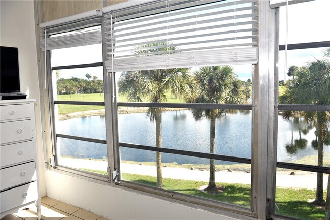 Building Photo - 7807 Golf Cir Dr