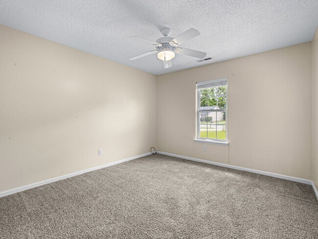 Building Photo - Midway Park Move In