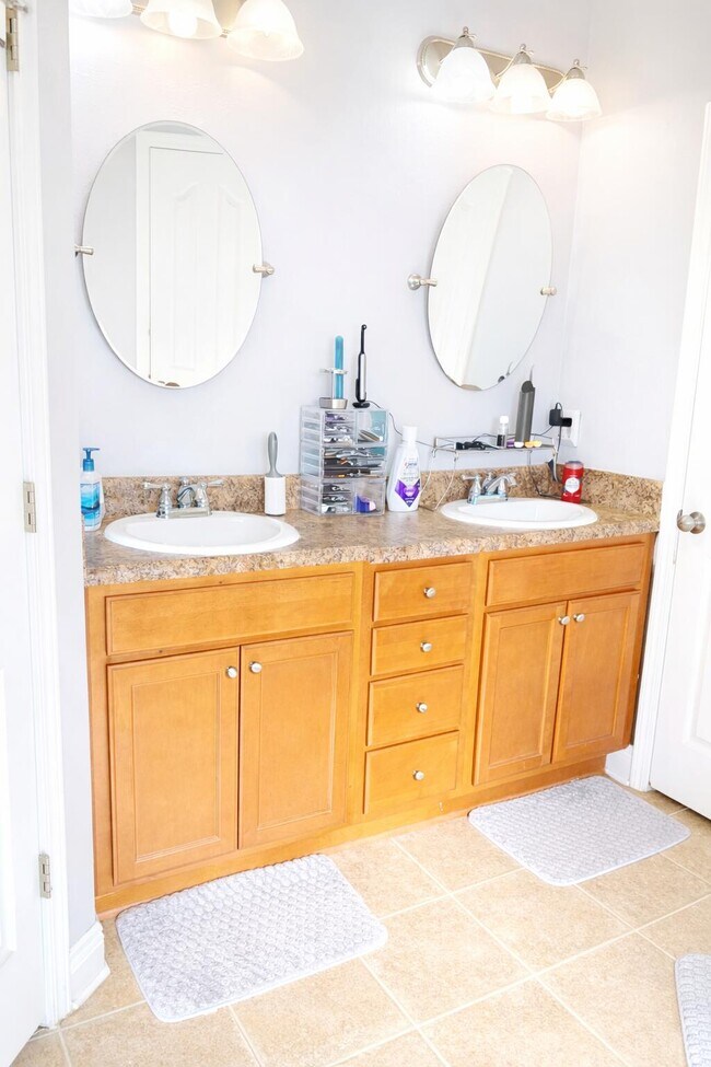 Building Photo - 148 Crab Apple Ave