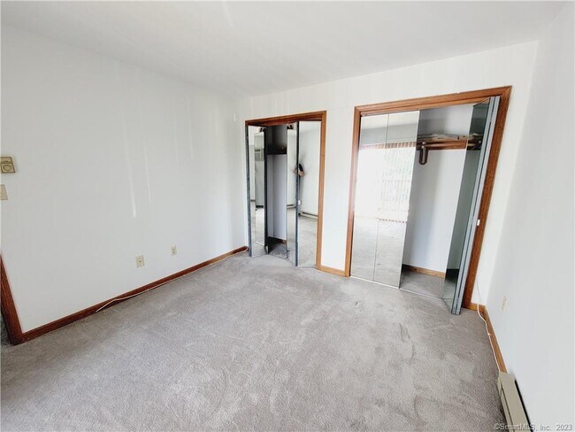 Building Photo - 96 Valley Dr