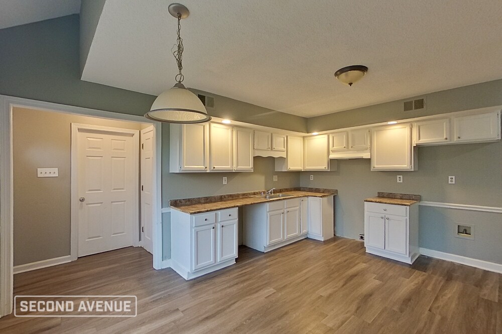 Building Photo - 6625 Rocky Park Dr