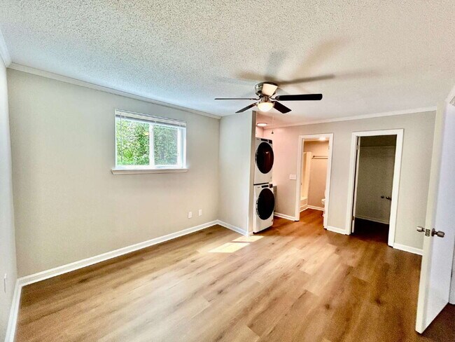 Building Photo - 105 P' Poole Ave #101: Red Bank 1Bed/1Bath Apartment w/ Laundry Units, Central AC, and Granite Co...