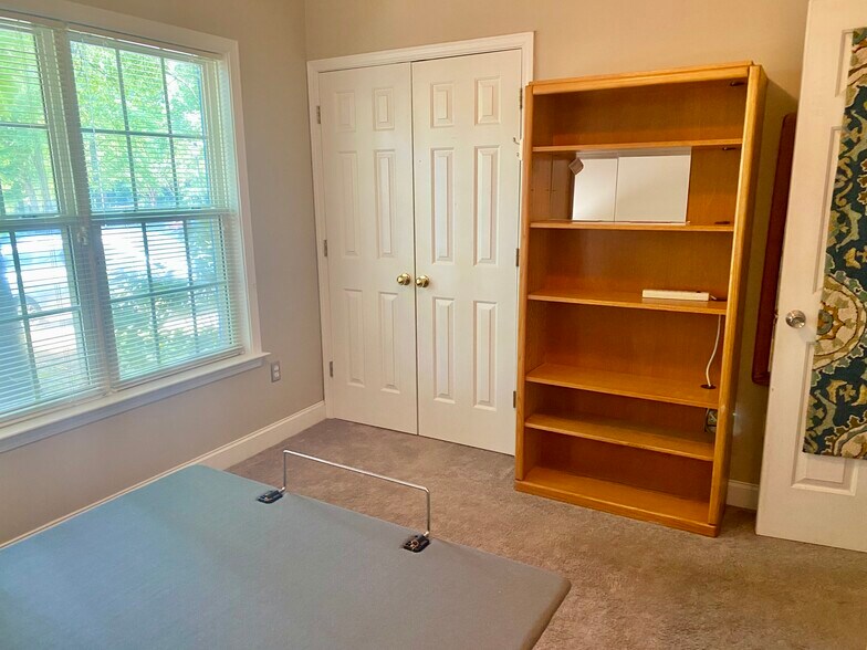 Building Photo - 6527 White Pine Ln