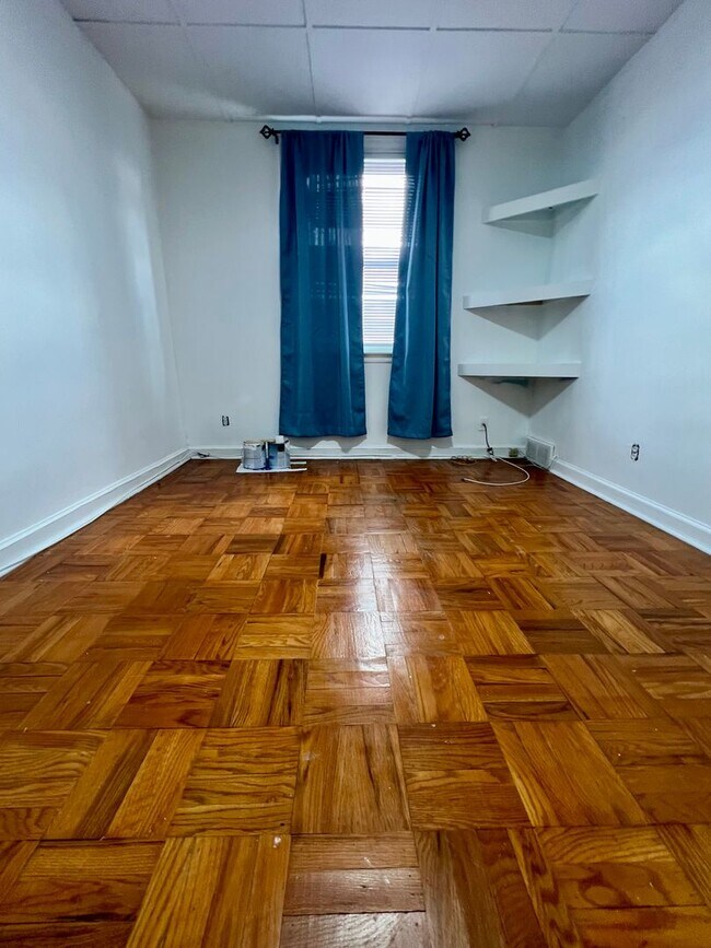 Building Photo - Stunning 3-Bedroom Townhome in Wissinoming! Available NOW!