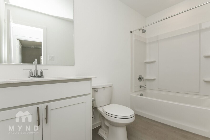 Building Photo - 2721 Ctr Crk Ln