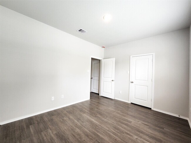 Building Photo - 26471 Joy Village Dr