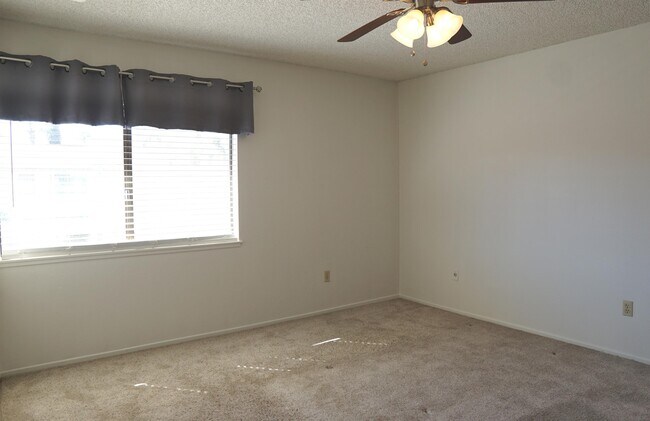 Building Photo - 6087 Montecito Cir