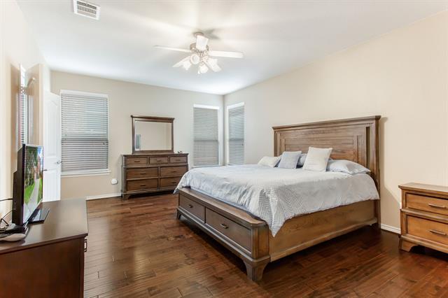 Building Photo - 720 Hardwood Dr