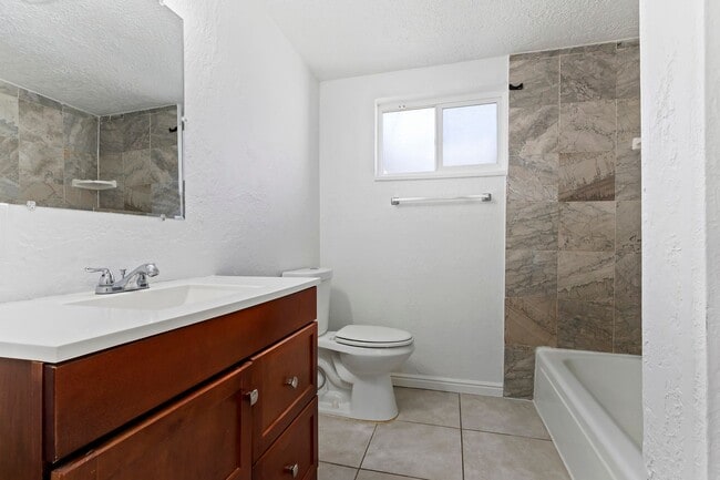 Building Photo - Updated 6 bedroom home is a must see!!