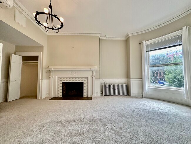Building Photo - 472 Beacon St