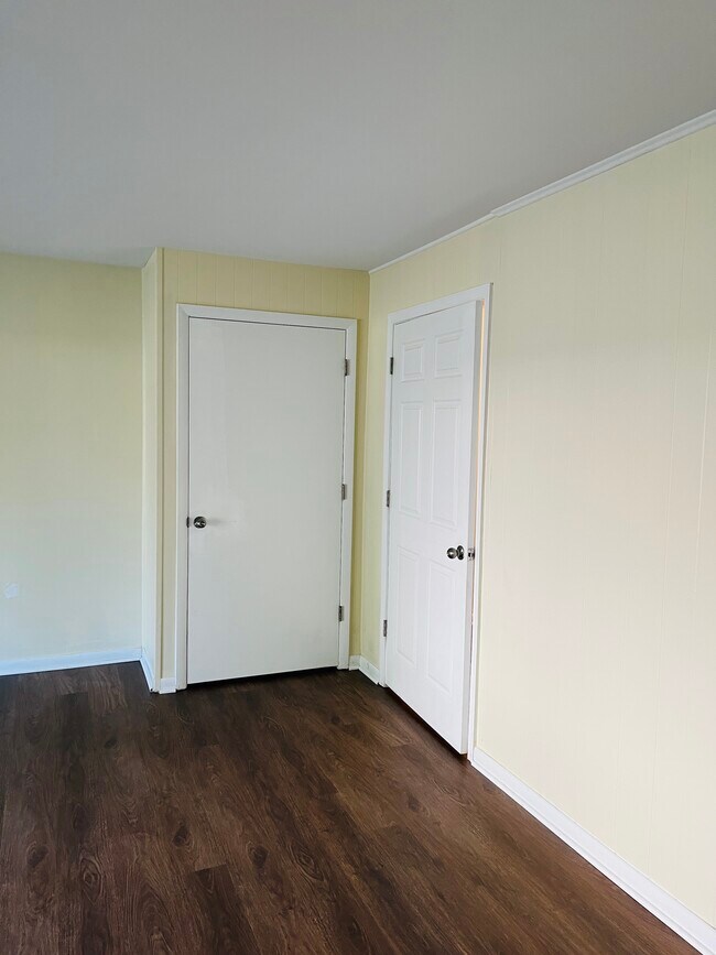 Building Photo - 2 Wimbledon Ln