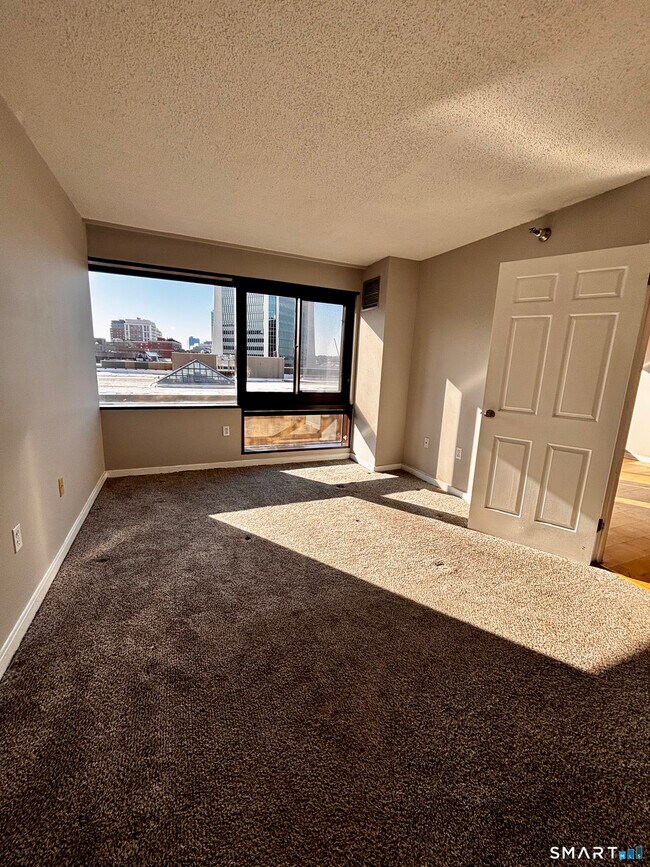 Building Photo - 127 Greyrock Pl