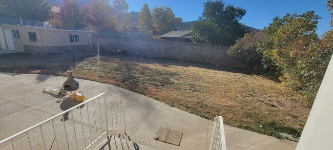 Building Photo - Beautiful house with natural light