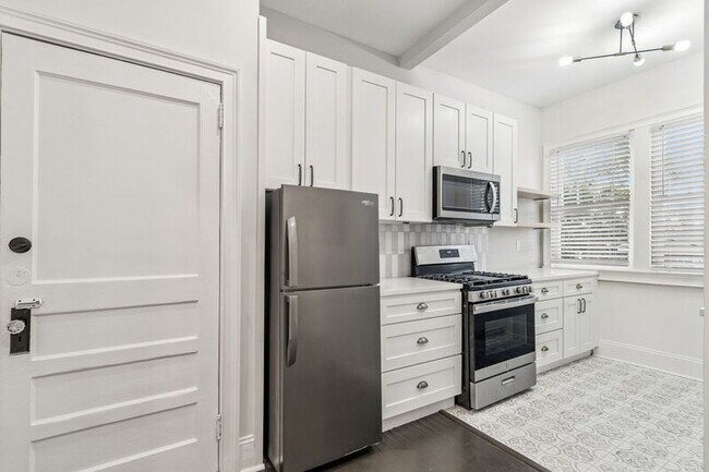 Building Photo - 2738 Riverside Ave