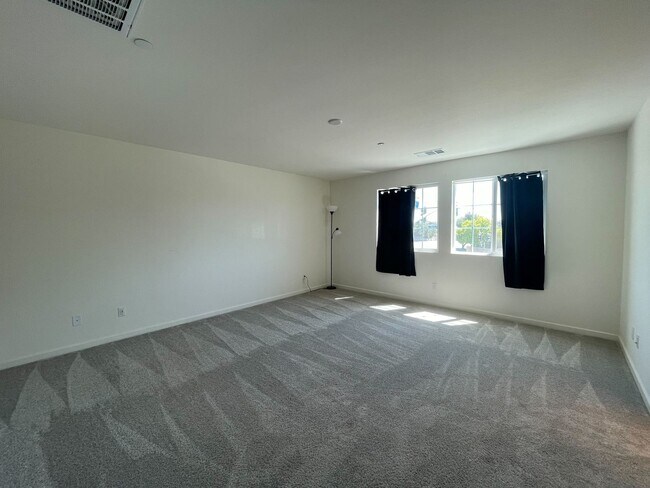 Building Photo - 5-Bedroom Home, Including In-Law Suite, in...