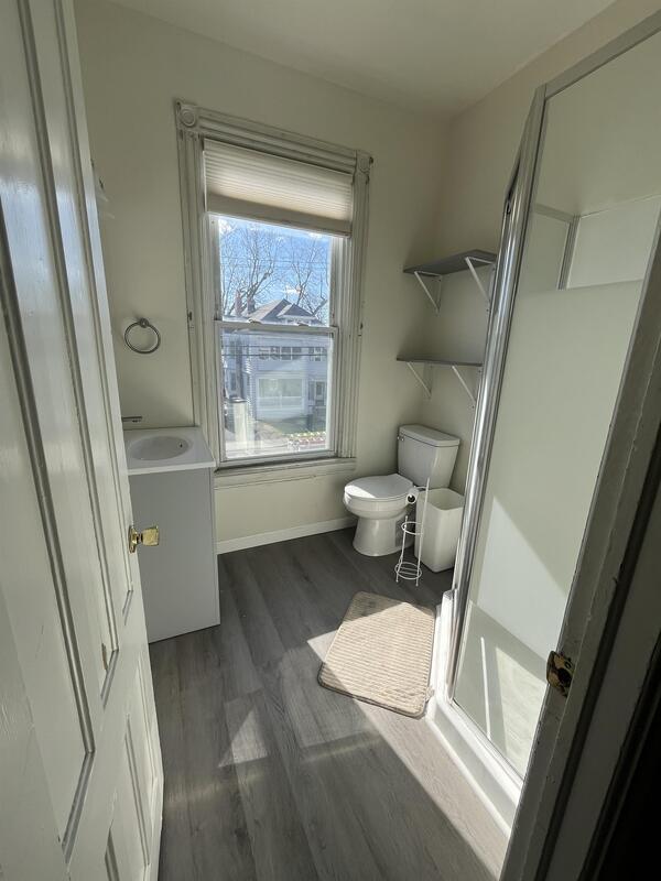 Building Photo - 6 S Lake Ave