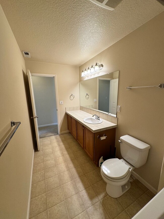 Building Photo - FOR RENT - SUPER CLEAN 4 BEDROOM, 2.5 BATH...