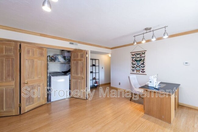 Building Photo - 646 Blue Ridge Dr