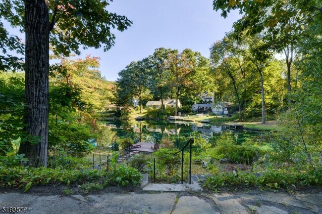 Building Photo - 15 Scenic Dr