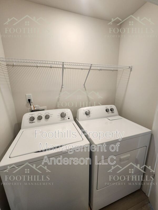 Building Photo - 253 Silo Rdg Dr