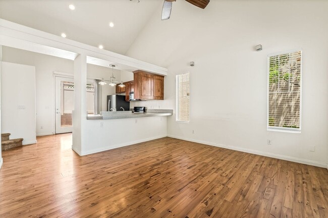 Building Photo - 3 Bedroom, 2 bathroom, 2 Car Garage Home i...
