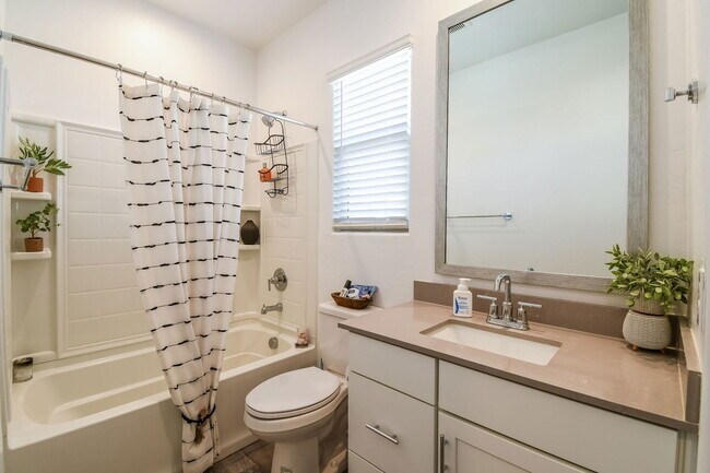 Building Photo - 9922 E Wavelength Ave