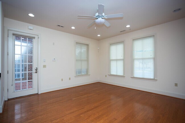 Building Photo - Leo's Path #1G