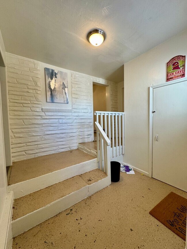Building Photo - 1708 Grayland St