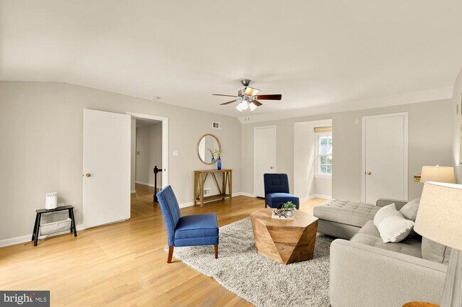 Building Photo - 11000 Rosemont Dr