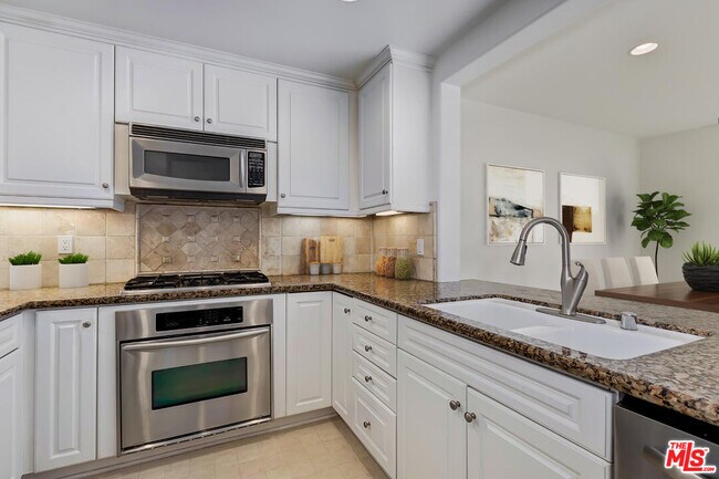 Building Photo - 12975 Agustin Pl