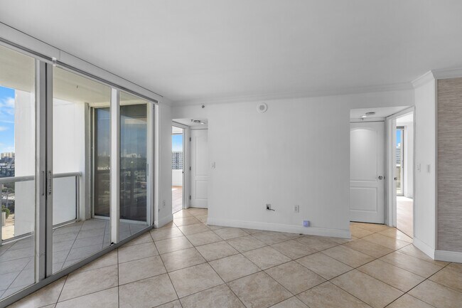 Building Photo - 1800 Sunset Harbour Dr