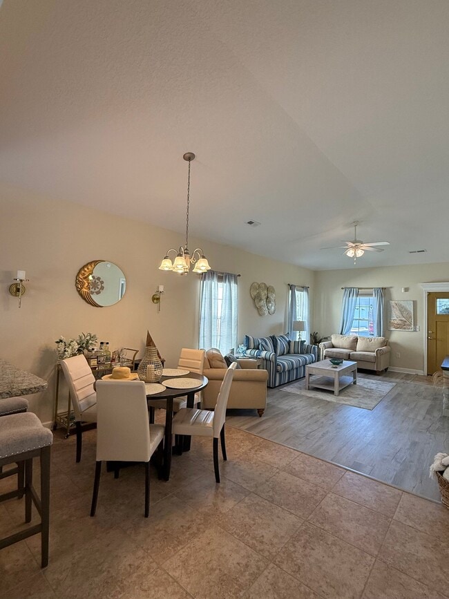 Building Photo - 101 Palm Cove Cir