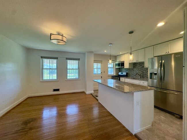 Building Photo - Charming 3 Bedroom/2 Bathroom Townhome in Loch Raven, MD!